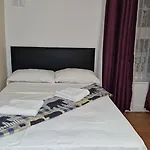 The Cosy Newcourt House, 6-Sleeper - 15 Minutes From Zone 1 Central London