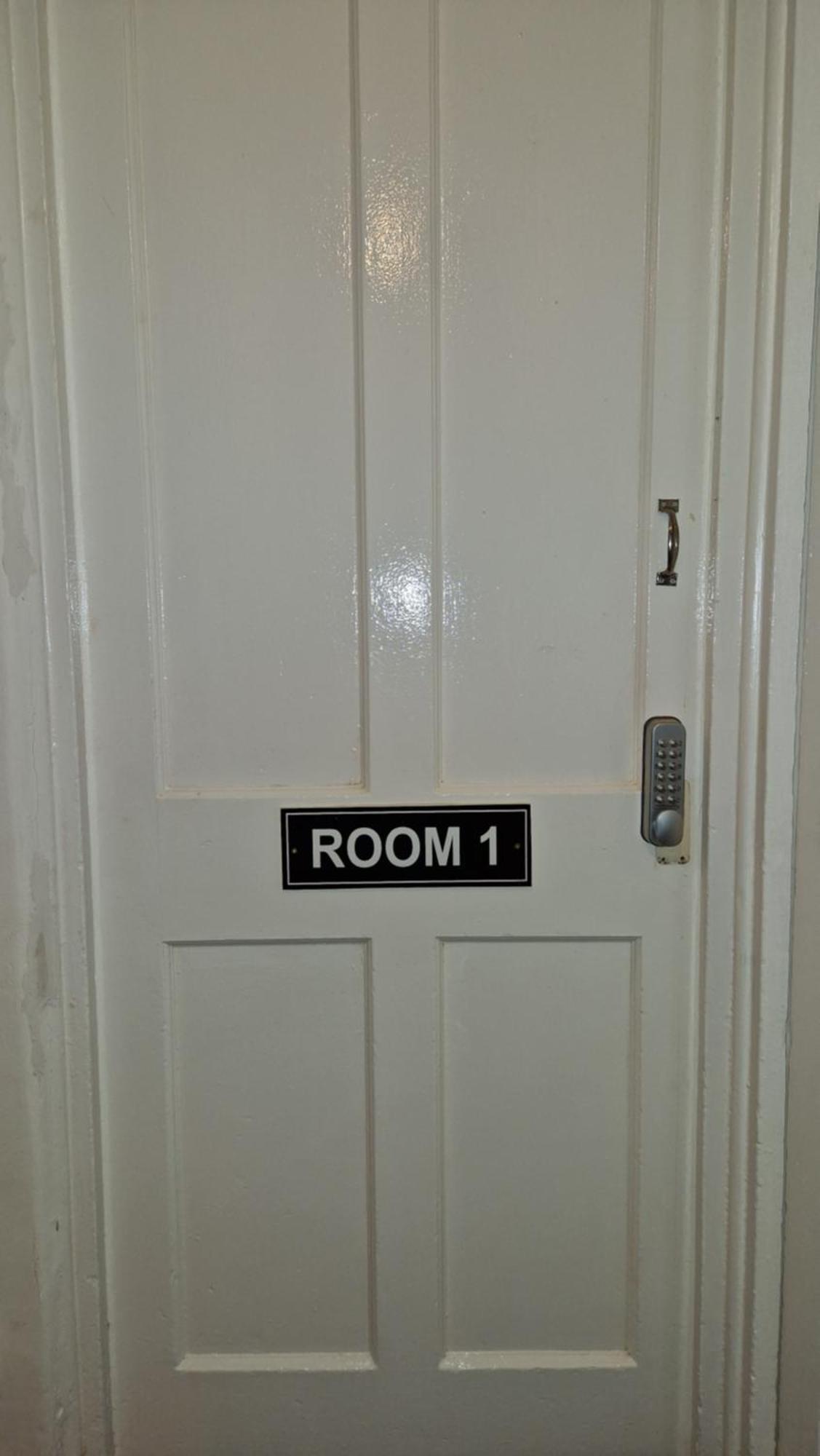 The Cosy Newcourt House, 6-sleeper - 15 Minutes From Zone 1