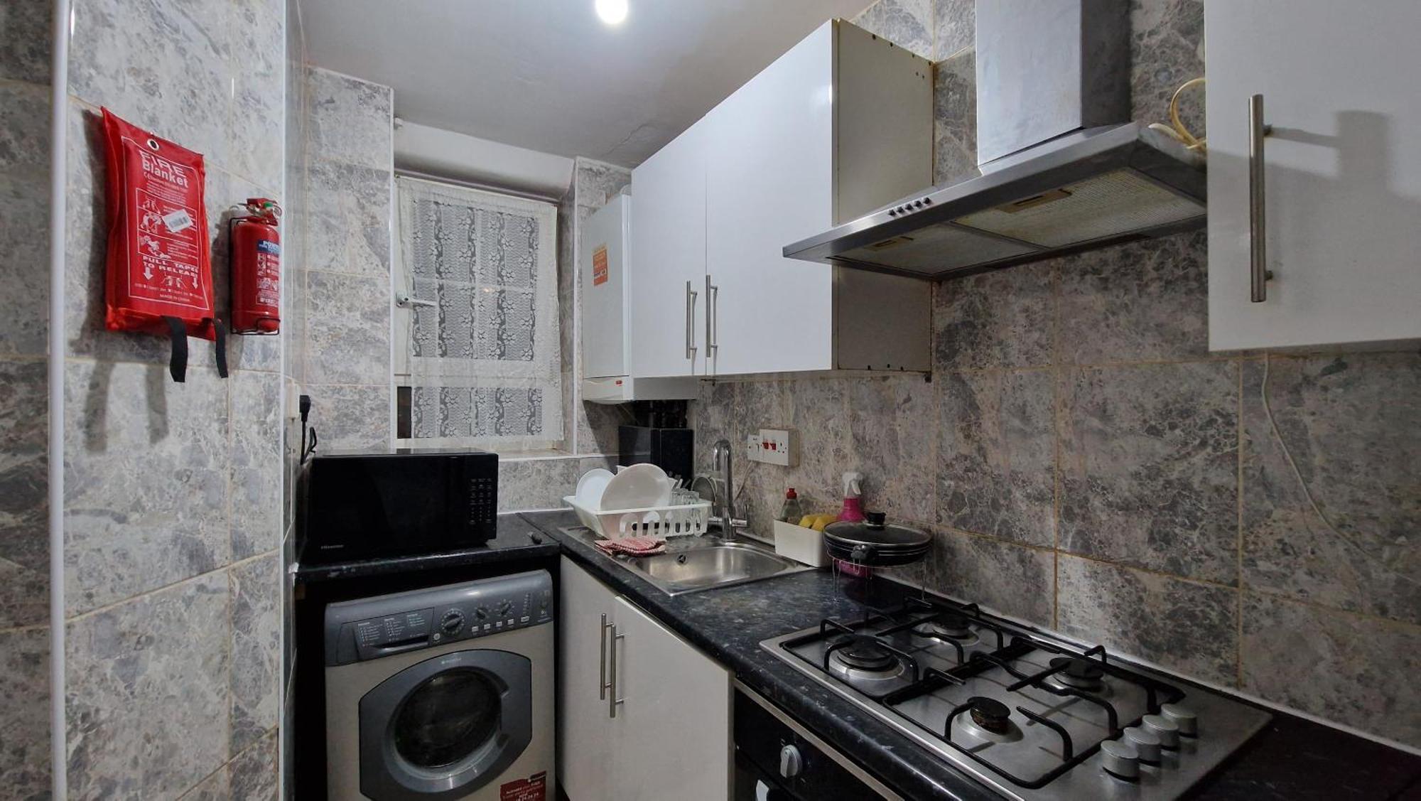 The Cosy Newcourt House, 6-sleeper - 15 Minutes From Zone 1 * Londra