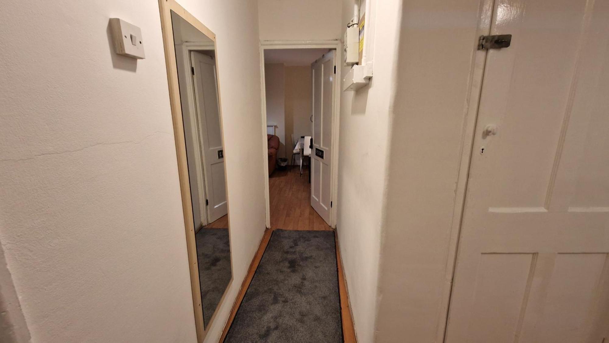 The Cosy Newcourt House, 6-sleeper - 15 Minutes From Zone 1 * Londra