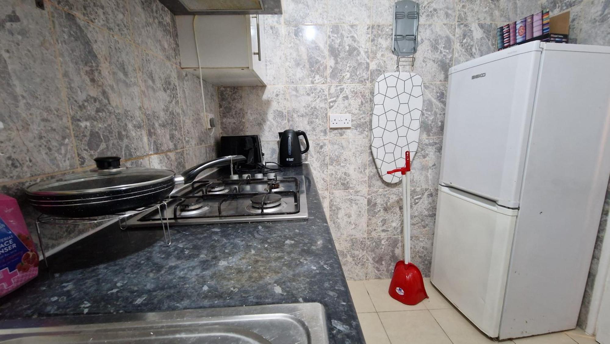 The Cosy Newcourt House, 6-sleeper - 15 Minutes From Zone 1 Londra