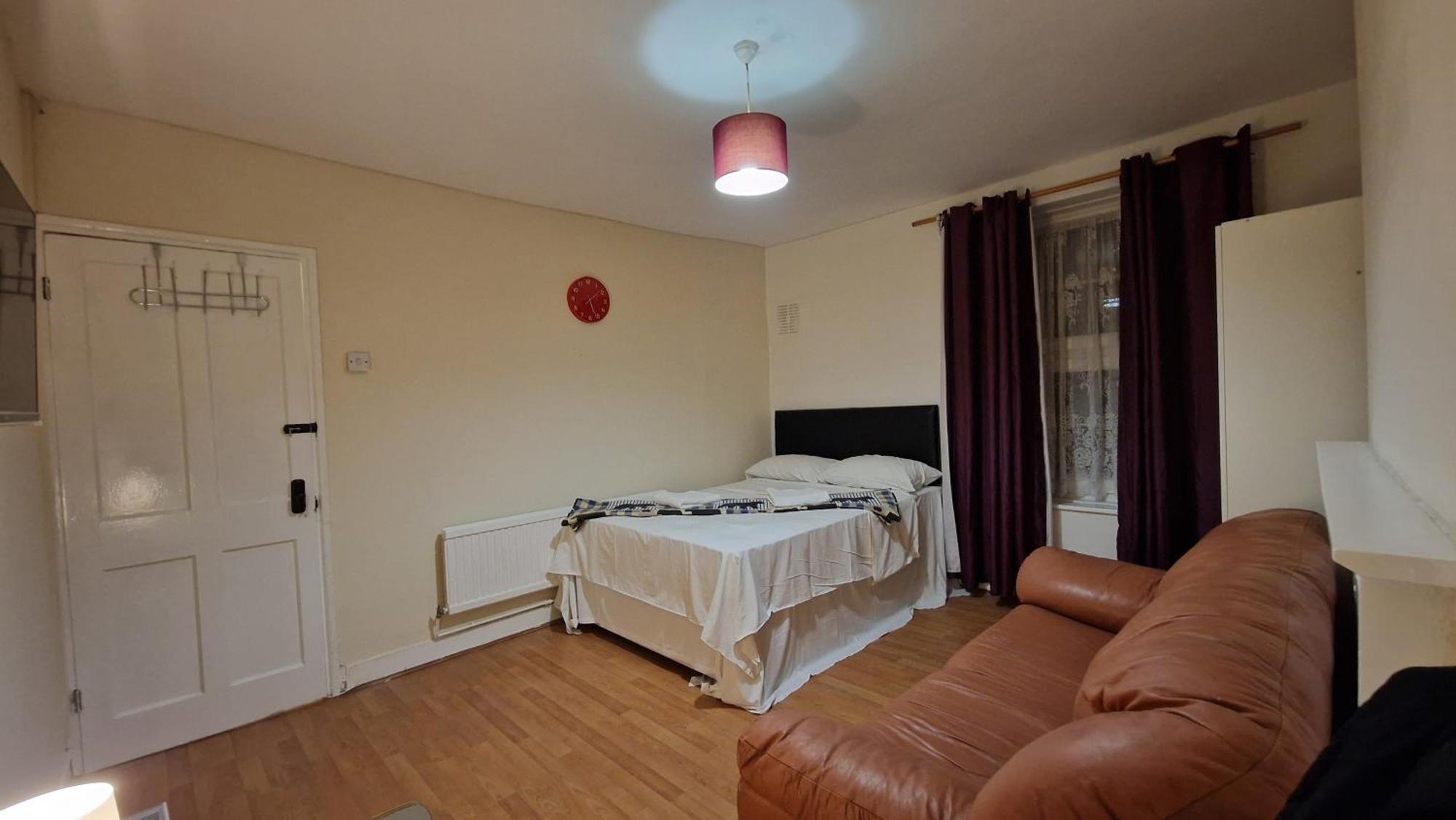 The Cosy Newcourt House, 6-sleeper - 15 Minutes From Zone 1